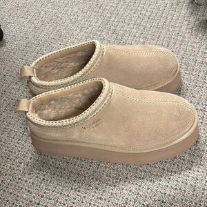 New Koolaburra by Ugg Platform Slides / Slippers